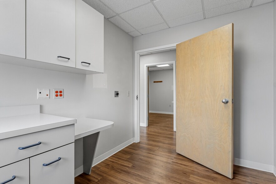 More Photos Of 320 Phillips St, North Kingstown Medical For Sale