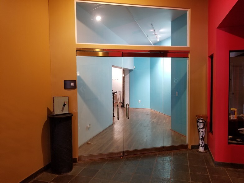 More Photos Of 7 N Saginaw St, Pontiac Office For Lease