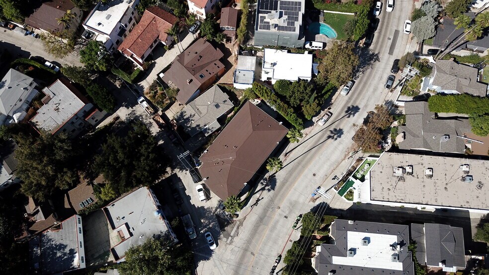 More Photos Of 2649 N Beachwood Dr, Los Angeles Apartments For Sale