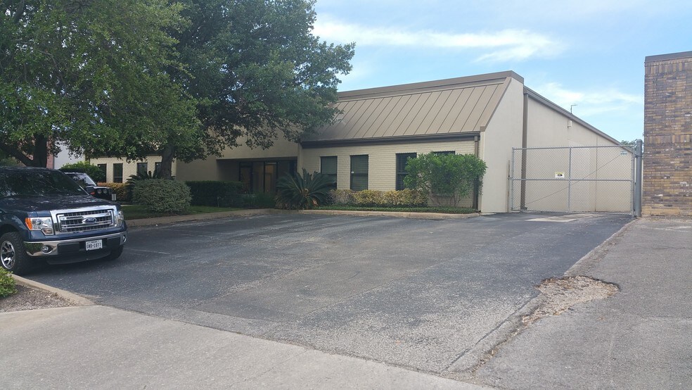 More Photos Of 16103 University Oak, San Antonio Office For Lease