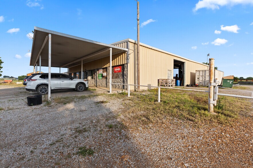 More Photos Of 60 US-54 Hwy, El Dorado Springs General Retail For Sale