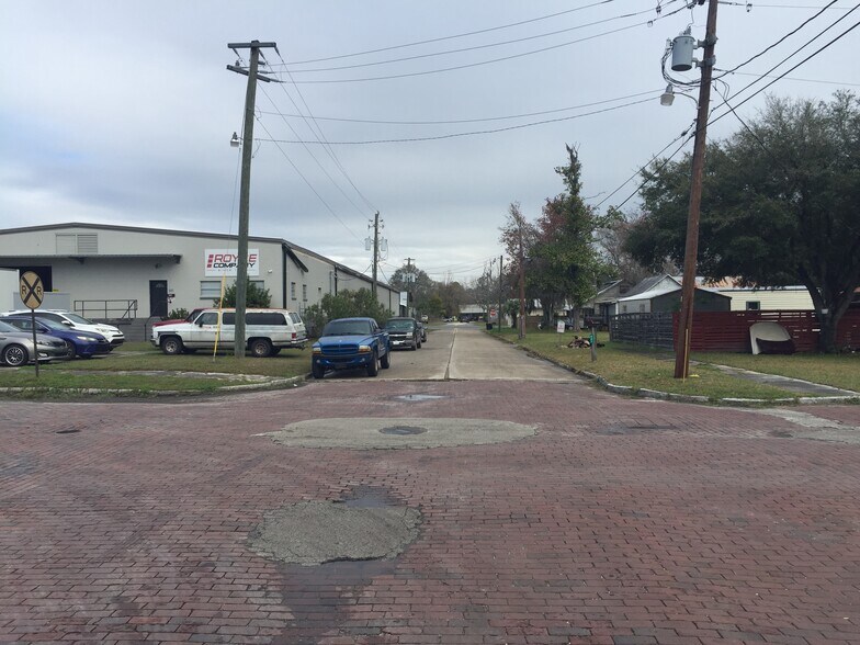 More Photos Of 238 E Washington St, Starke Distribution For Sale