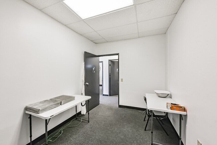 More Photos Of 20550 Townsen Blvd, Humble Loft Creative Space For Sale