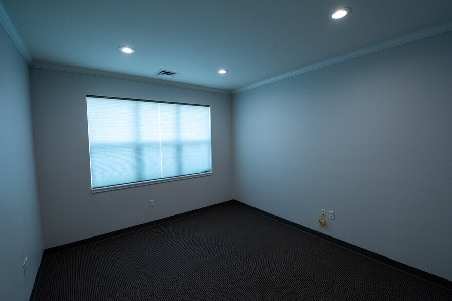 More Photos Of 68 Inverness Ln E, Englewood Loft Creative Space For Lease