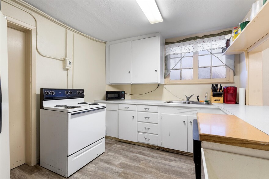 More Photos Of 2100 7th St, Baker City Specialty For Sale