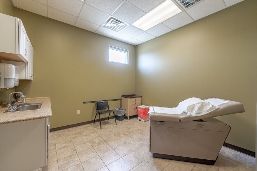 More Photos Of 6507 Coliseum Blvd, Alexandria Medical For Sale