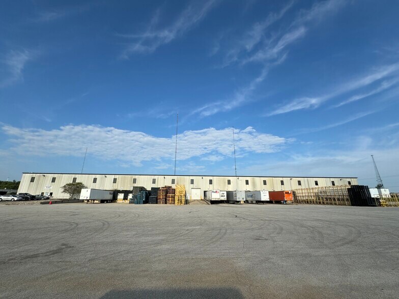 More Photos Of 3616 Independence Dr, Fort Wayne Warehouse For Lease