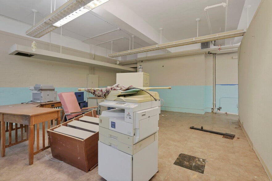 More Photos Of 300 E Auburn Ave, Springfield Office For Sale