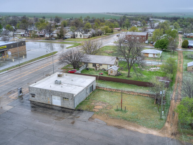 More Photos Of 200 N Broadway Ave, Geary Convenience Store For Sale
