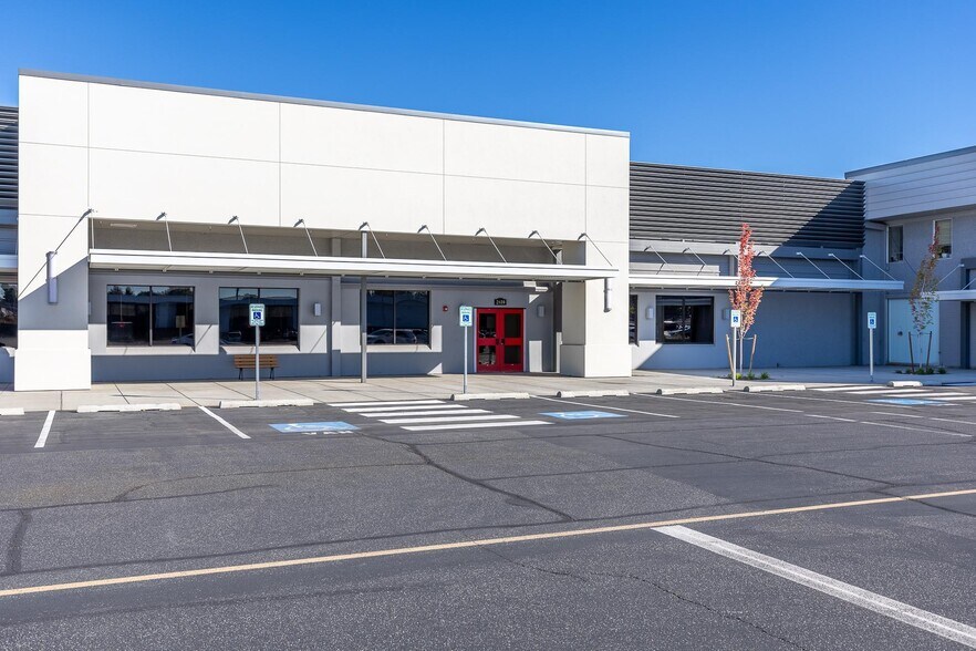 More Photos Of 2600 N Columbia Center Blvd, Richland Unknown For Lease