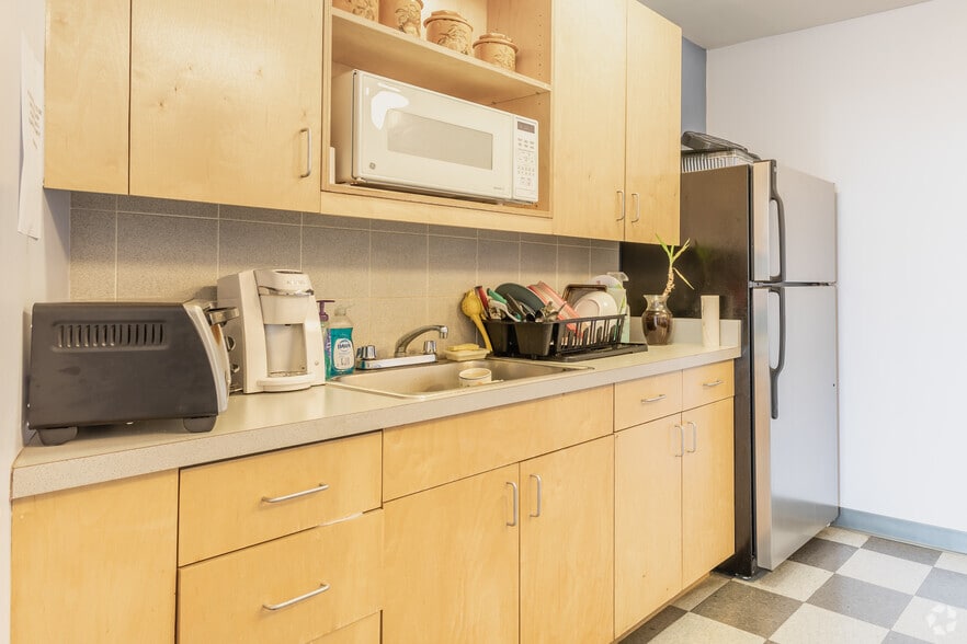 More Photos Of 33-00 47th Ave, Long Island City Warehouse For Lease