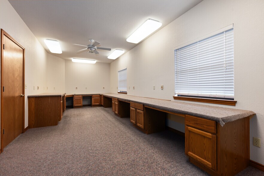 More Photos Of 625 Kennedy Ct, Belton Office For Sale