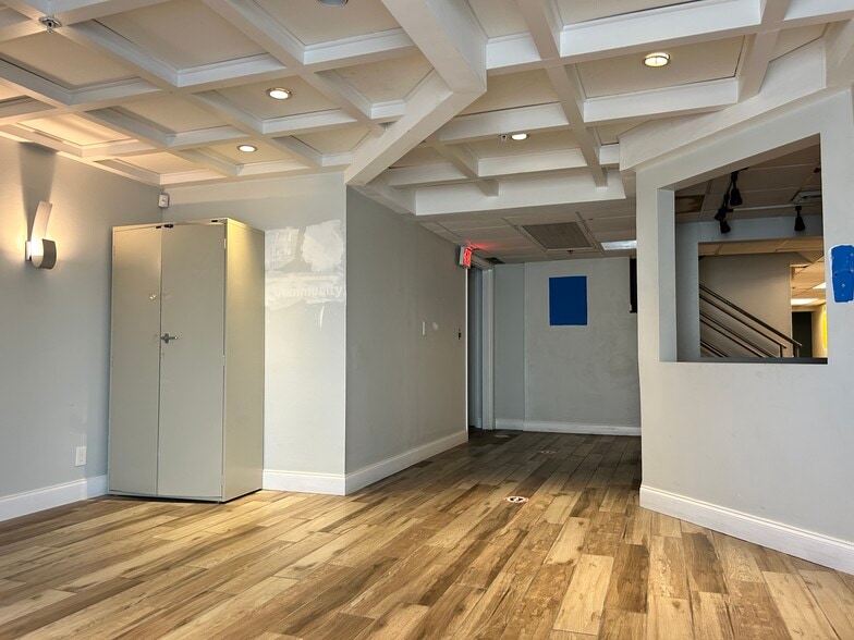 More Photos Of 2055 Liberty St, Hollywood Service For Sale