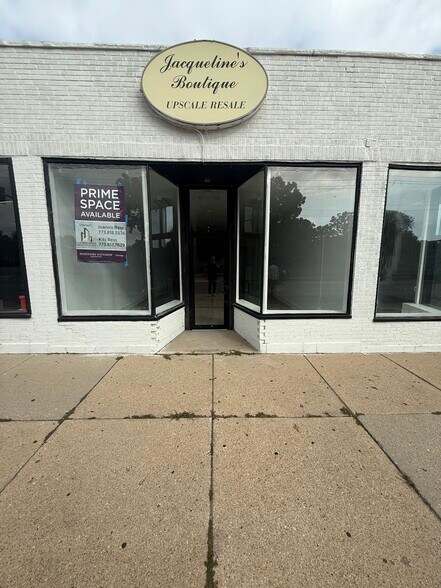 More Photos Of 814-824 Glen Flora Ave, Waukegan Storefront For Lease