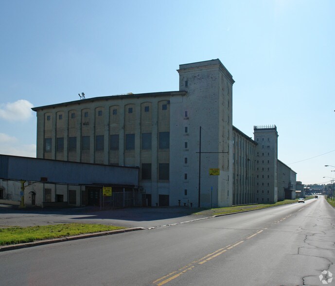 More Photos Of 901-1001 Broad St, Utica Manufacturing For Lease