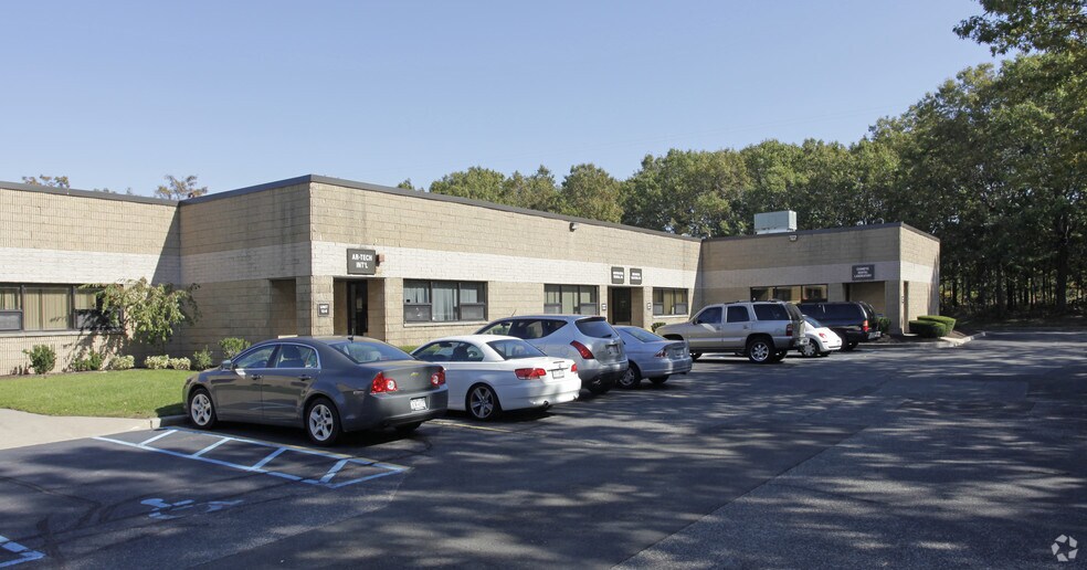 More Photos Of 10 Technology Dr, Setauket Warehouse For Lease