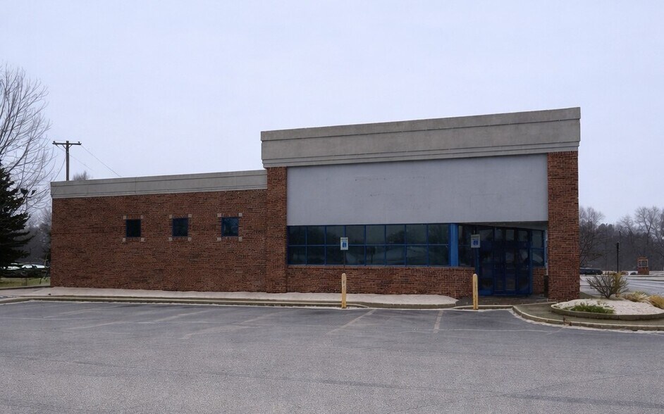 More Photos Of 1664 W Grand River Ave, Okemos Freestanding For Lease