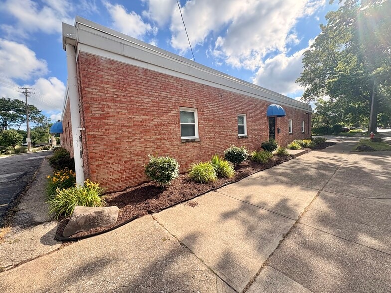 More Photos Of 4367 Rocky River Dr, Cleveland Medical For Sale