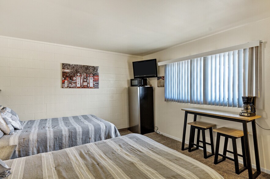 More Photos Of 808 Caribou St, Simla Hospitality For Sale