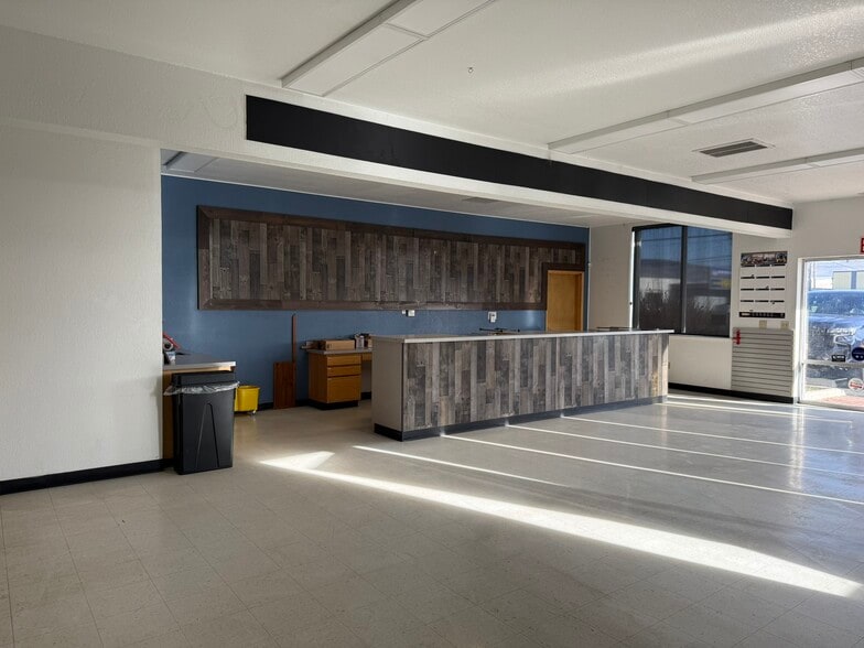 More Photos Of 3344 Washburn Way, Klamath Falls Warehouse For Lease