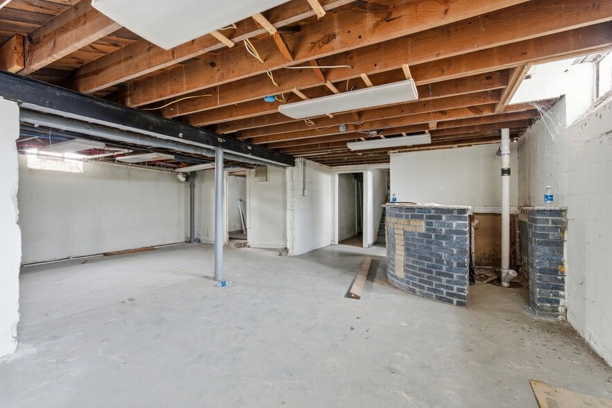 More Photos Of 4026 W McNichols Rd, Detroit Flex For Sale