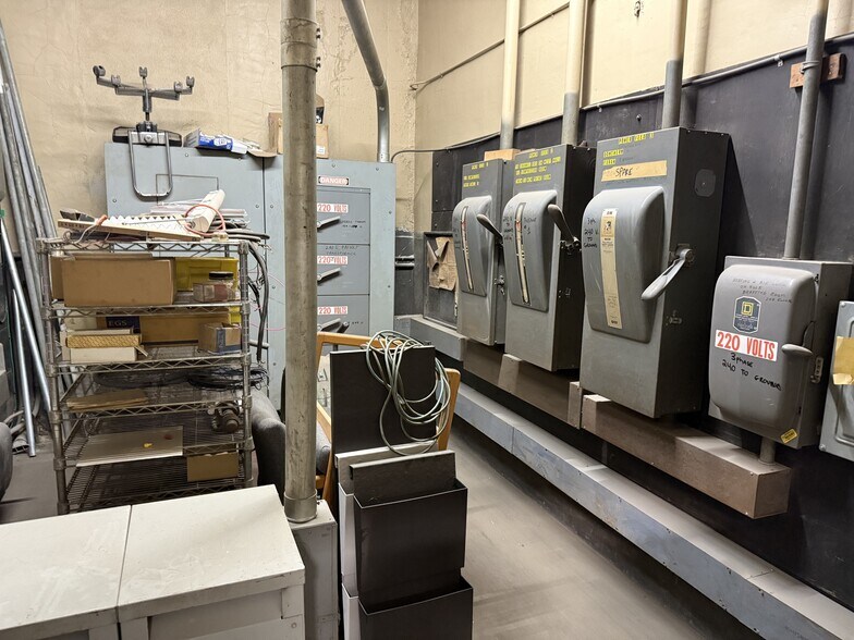 More Photos Of 113 Colgate Ave, Buffalo Manufacturing For Sale