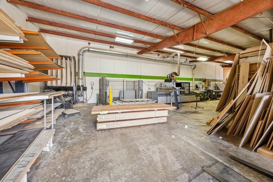 More Photos Of 5641 Wayside Dr, Houston Manufacturing For Sale