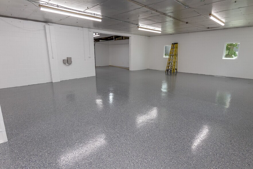 More Photos Of 925 Virginia St, Shelbyville Warehouse For Lease