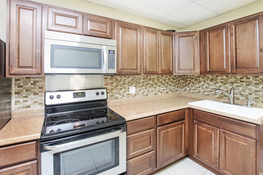 More Photos Of 710 1st Ave SW, Largo Office For Lease