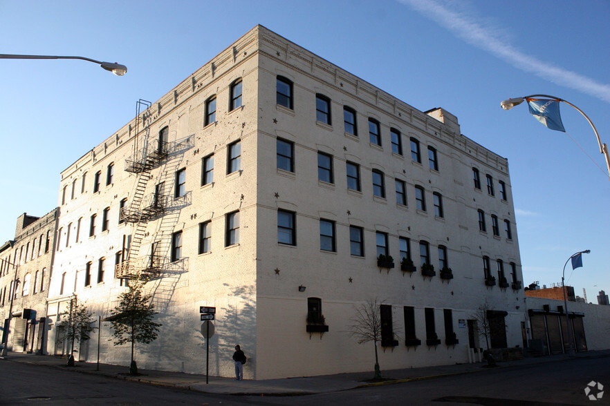 More Photos Of 270-276 Rider Ave, Bronx Showroom For Lease