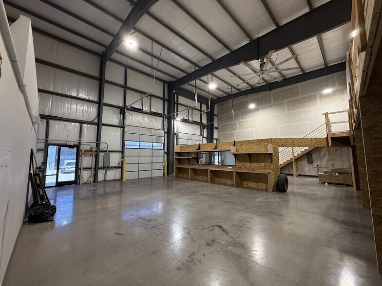 More Photos Of 3800 NE 104th St, Oklahoma City Industrial For Lease