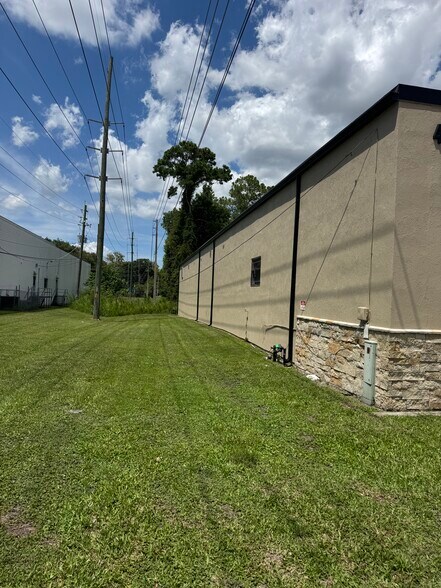 More Photos Of 4329 Emerson St, Jacksonville Warehouse For Lease