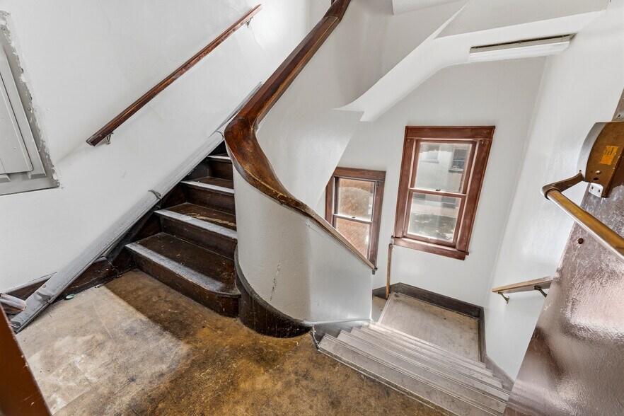 More Photos Of 160 Fayette St, Morgantown Apartments For Sale
