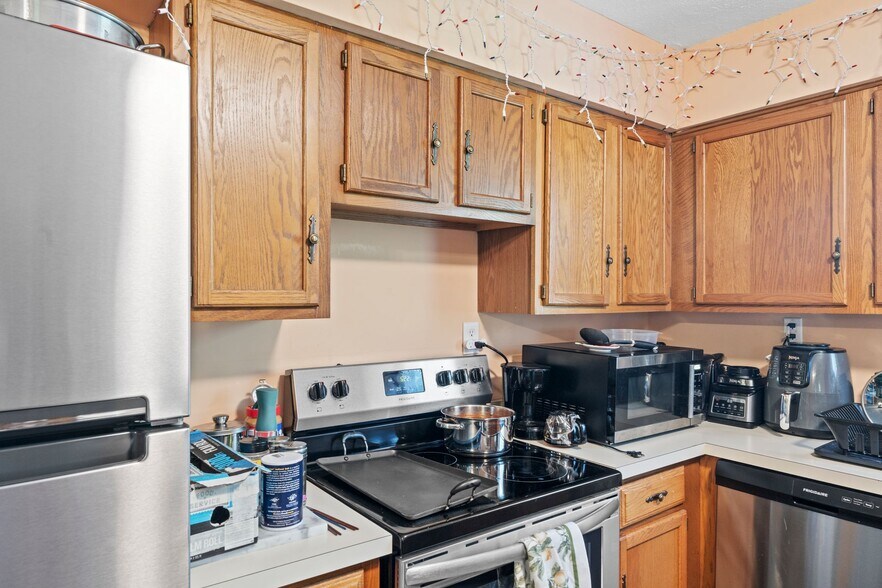 More Photos Of 808 Bypass Rd, Winchester Freestanding For Sale