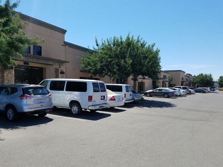 More Photos Of 60 G St, Los Banos Unknown For Lease