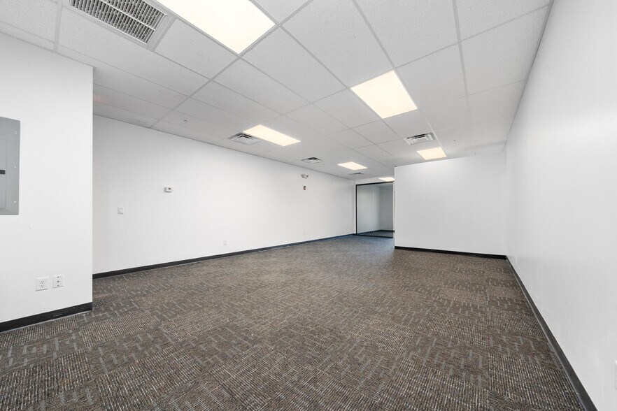 More Photos Of 13550 Village Park Dr, Orlando Office For Lease