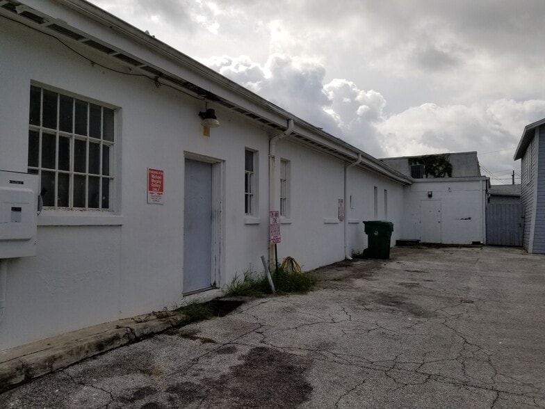 More Photos Of 2701 S Macdill Ave, Tampa Freestanding For Lease