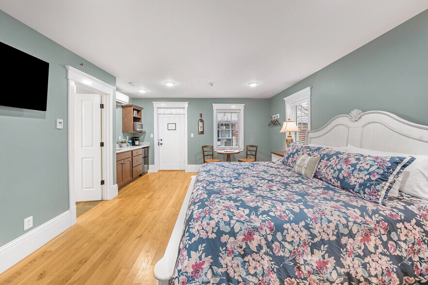 More Photos Of 208-210 Wharf St, Hermann Hospitality For Sale