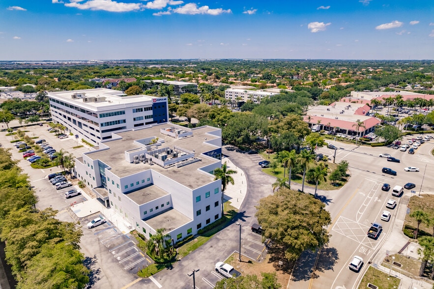 More Photos Of 7900 NW 154th St, Miami Lakes Office Residential For Lease