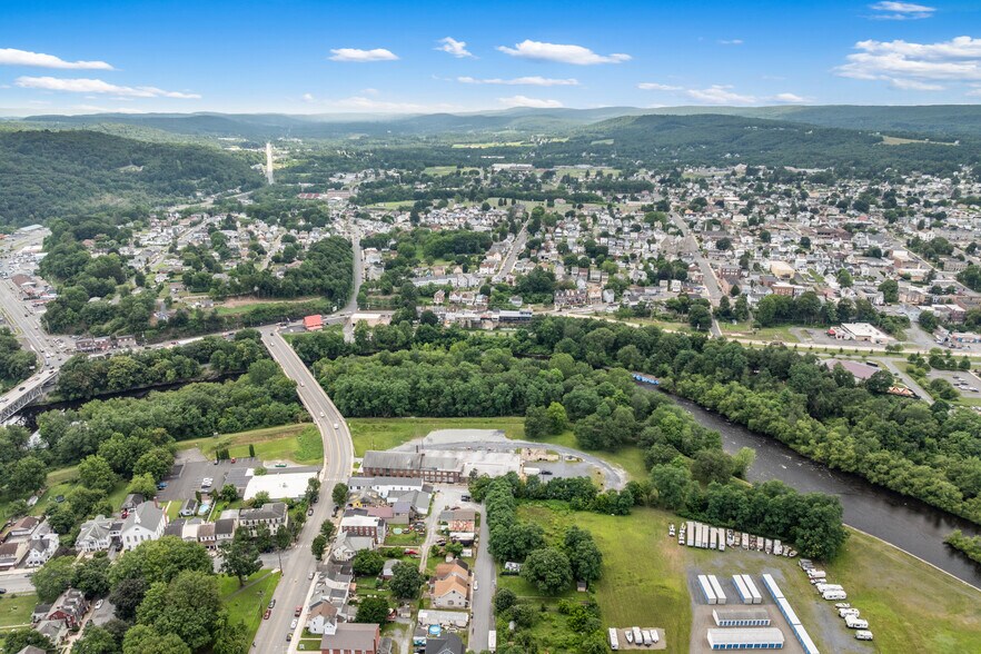 More Photos Of 500 Bridge St, Weissport Restaurant For Sale