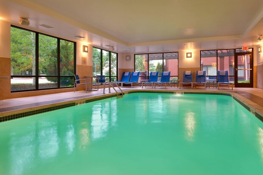More Photos Of 10865 W Dodge Rd, Omaha Hotel For Sale