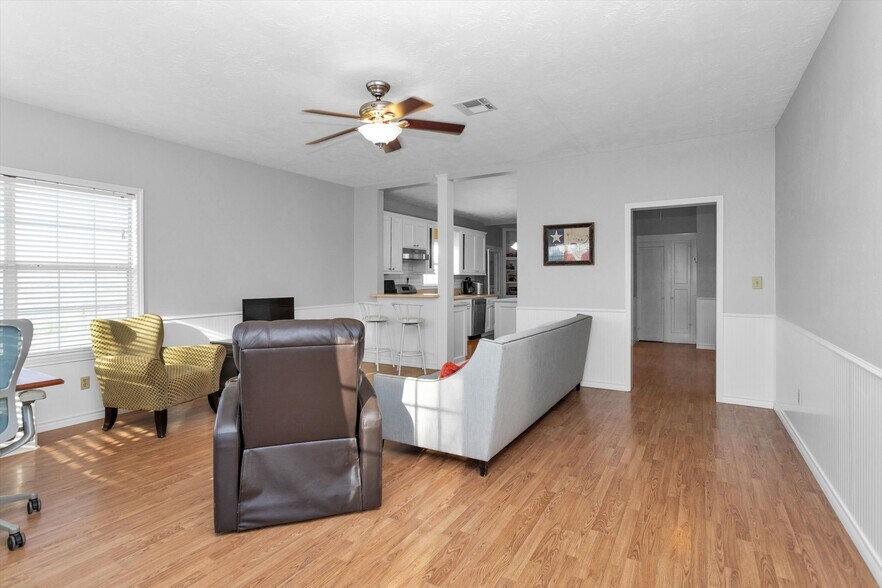 More Photos Of 13801 Liberty St, Montgomery Office Residential For Sale