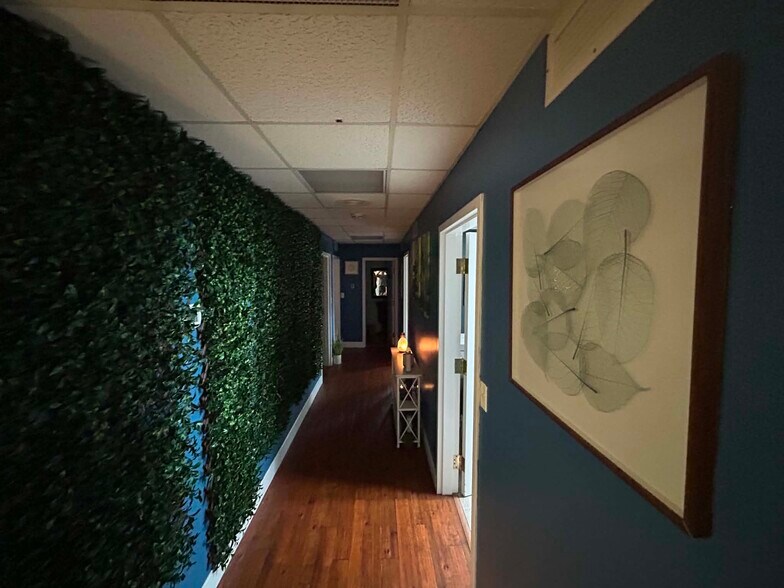 More Photos Of 250 Foxglove Dr, Mount Sterling Medical For Lease