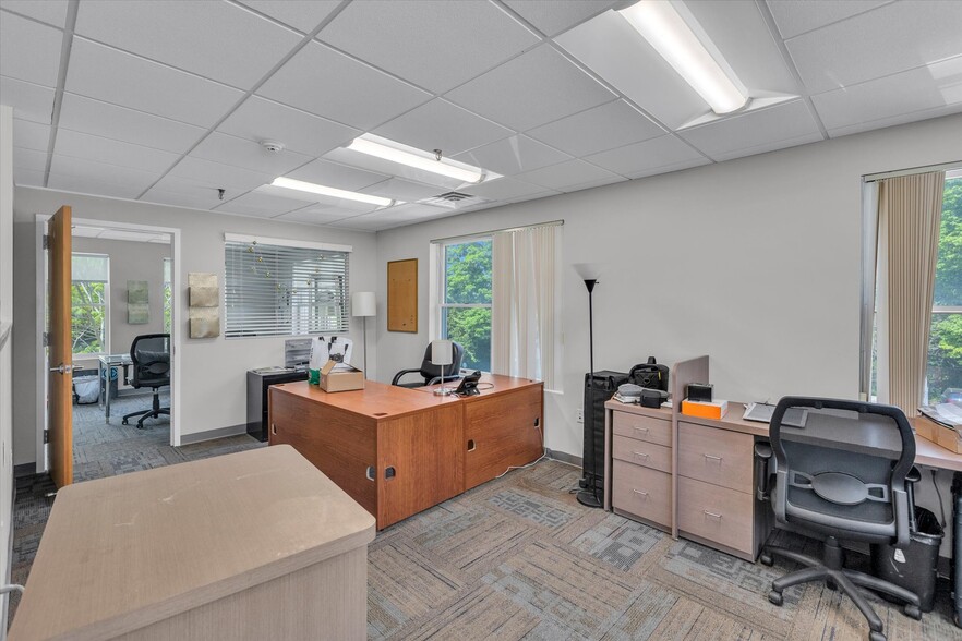 More Photos Of 2488 Montauk Hwy, Bridgehampton Freestanding For Lease
