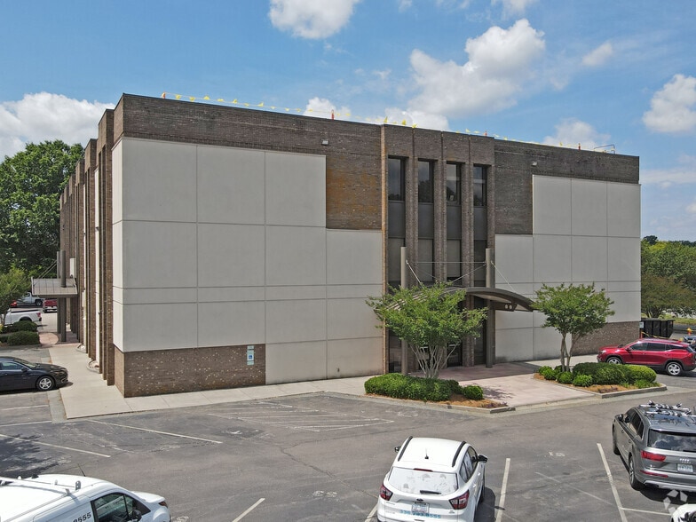 More Photos Of 1100 S Stratford Rd, Winston-Salem Unknown For Lease