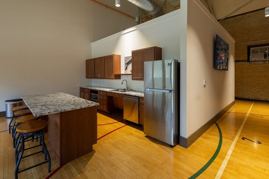 More Photos Of 1351 N Hanley Rd, University City Apartments For Sale
