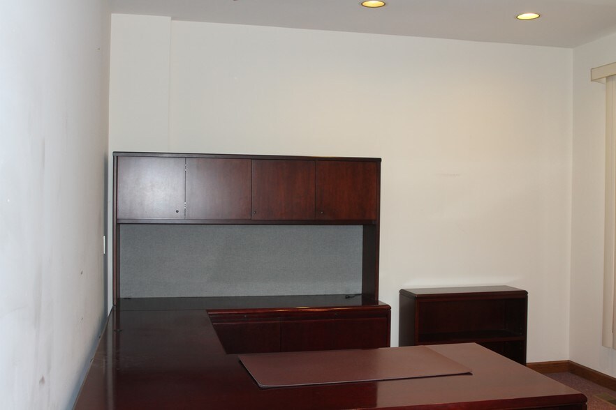 More Photos Of 201 E Dundee Rd, Palatine Office For Sale