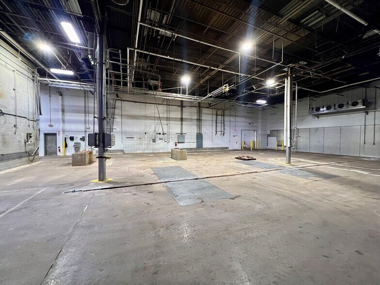 More Photos Of 3638-4000 Dan Morton Dr, Dallas Food Processing For Lease