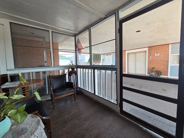 More Photos Of 1207 W Main St, Port Lavaca Hotel For Sale