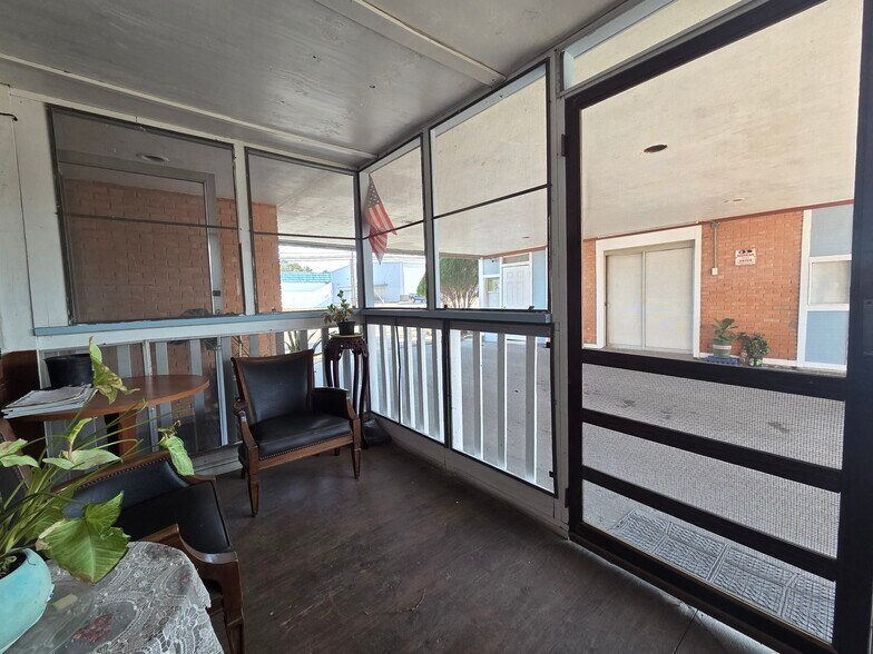 More Photos Of 1207 W Main St, Port Lavaca Hotel For Sale
